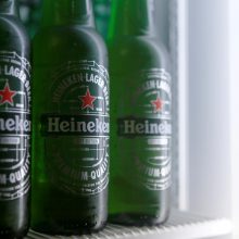 Vengrija siekia uždrausti alaus milžinės „komunistinę“ žvaigždę