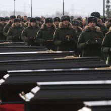 48 Rusijos lėktuvo katastrofos aukų palaikai palaidoti karių kapinėse