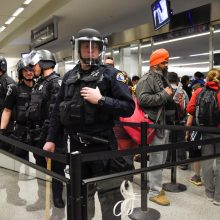 Po D. Trumpo įsakymo – įtampa JAV oro uostuose 