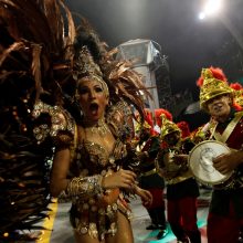 Brazilijoje sambos ritmu sukasi tūkstančiai šokėjų 