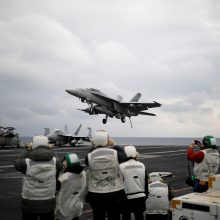 JAV demonstruoja galią: dislokuojami karo laivai Korėjos pusiasalyje