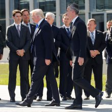 D. Trumpo akibrokštas: nustūmė Juodkalnijos lyderį ir atsistojo prie D. Grybauskaitės