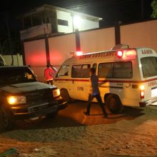 Per išpuolį Somalio restorane žuvo per 30 žmonių