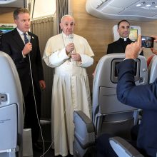 Dėl uragano „Irma“ pakeistas popiežiaus lėktuvo maršrutas