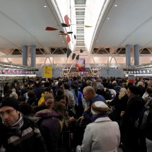 Svarbiausiame Niujorko oro uoste tvyro chaosas