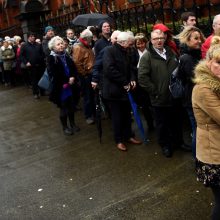 Tūkstančiai žmonių atsisveikino su velione „The Cranberries“ dainininke