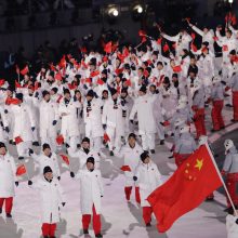 Pietų Korėjoje draugišku rankų paspaudimu atidarytos Pjongčango olimpinės žaidynės