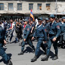 Armėnijoje tūkstančiai demonstrantų vėl išėjo į gatves