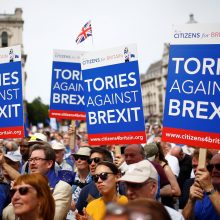 Britai reikalauja antro balsavimo dėl „Brexit“
