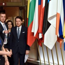 Po įtemptų derybų ES lyderiai susitarė dėl migracijos: nusileido ir Italija