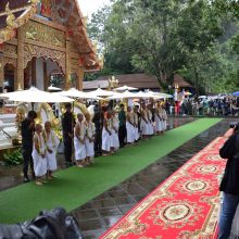 Iš Tailando urvo išvaduoti berniukai įšventinti į budistų vienuolius novicijus