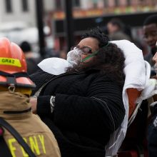 Niujorke per traukinio avariją sužeista daugiau kaip 100 žmonių