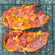 Vasaros virtuvėje – mėsa su dūmo kvapu <span style=color:red;>(receptai)</span>