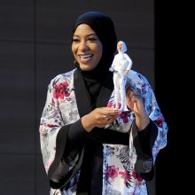 JAV fechtuotojai pagerbti sukurta pirmoji barbė su hidžabu