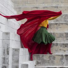 Lietuvės dizainerės kūrinys – vėliava, kurią galima apsivilkti