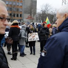 Pagrindinę Klaipėdos aikštę užtvindė minia piktų mokytojų