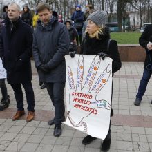 Pagrindinę Klaipėdos aikštę užtvindė minia piktų mokytojų