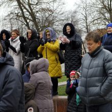 Pagrindinę Klaipėdos aikštę užtvindė minia piktų mokytojų
