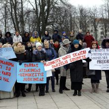 Pagrindinę Klaipėdos aikštę užtvindė minia piktų mokytojų