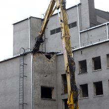 Klaipėdos muzikinio teatro kieme burzgia ekskavatoriai