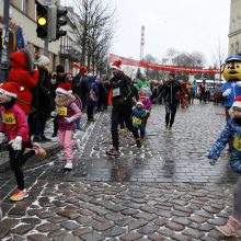 Kalėdiniame bėgime – seneliai, eglutės ir besmegeniai