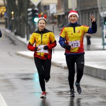 Kalėdiniame bėgime – seneliai, eglutės ir besmegeniai