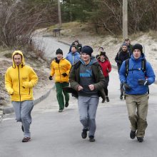 Sveikuoliai Antrojoje Melnragėje atidarė maudynių sezoną