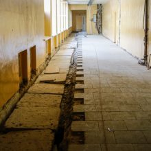 Pavojingas asbestas „Žaliakalnio“ gimnazijoje liks po sarkofagu