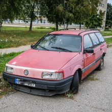 Apleisti automobiliai – chuliganų grobis