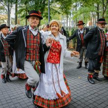 Palanga pražydo ir suskambo tarptautiniu folkloro festivaliu