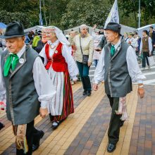 Palanga pražydo ir suskambo tarptautiniu folkloro festivaliu