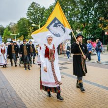 Palanga pražydo ir suskambo tarptautiniu folkloro festivaliu