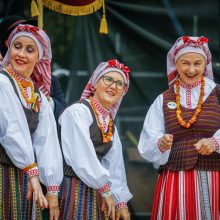 Palanga pražydo ir suskambo tarptautiniu folkloro festivaliu