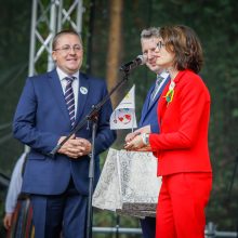 Palanga pražydo ir suskambo tarptautiniu folkloro festivaliu