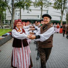 Palanga pražydo ir suskambo tarptautiniu folkloro festivaliu