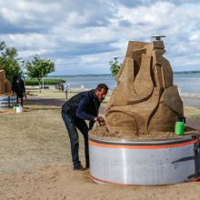 Juodkrantėje auga smėlio skulptūros