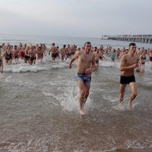 Sveikuoliai nėrė į Baltijos jūrą