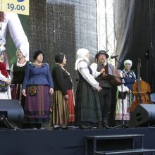 Joninių šventė – naujame skvere: nuo tradicinių dainų iki efektingo ugnies šou