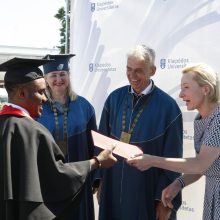 Klaipėdos universiteto absolventams įteikti diplomai