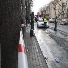 Autobusas stotelėje suvažinėjo moterį