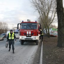 Kraupi avarija Klaipėdoje: autobusas rėžėsi į medį, sužeisti keleiviai