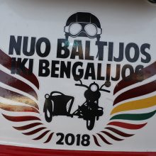 Į Bengaliją motociklininkai išvyko su duona ir lašiniais
