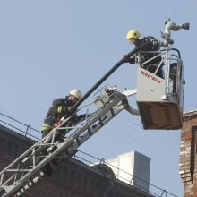 Užsiliepsnojo buvęs Klaipėdos policijos pastatas