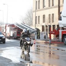 Užsiliepsnojo buvęs Klaipėdos policijos pastatas