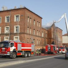 Užsiliepsnojo buvęs Klaipėdos policijos pastatas