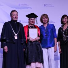 Klaipėdos universiteto absolventams – sveikinimai ir diplomai