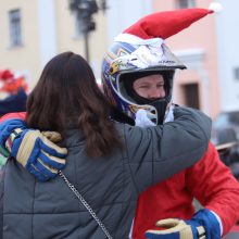 Kauno gatvėse pasklido ratuoti Kalėdų Seneliai: vaikų šypsenos šildo širdį