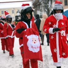 Kauno gatvėse pasklido ratuoti Kalėdų Seneliai: vaikų šypsenos šildo širdį