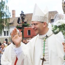 Arkivyskupas K. Kėvalas sutiktas Kauno katedroje: melskitės už mane!