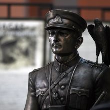 Kaune visuomenei pristatyta skulptūra partizanų vadui A. Ramanauskui-Vanagui